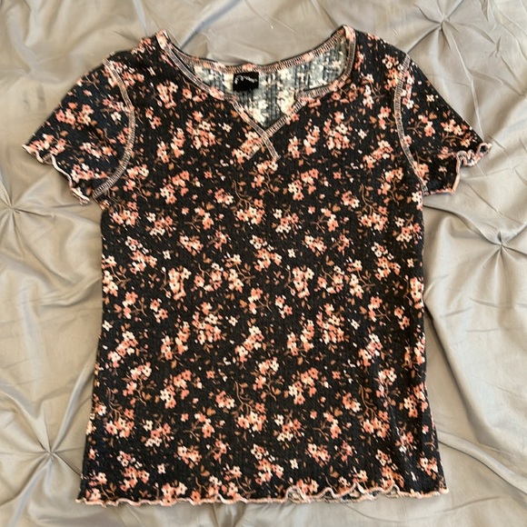 Two Cute Art Class Tops! - Picture 4 of 5